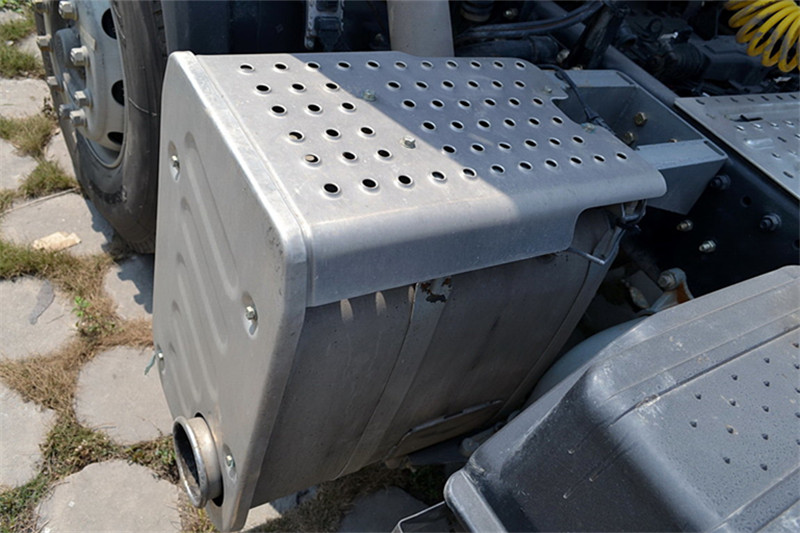 一汽解放 J6M准重卡 2013款 320马力 4X2 国四万博体育app下载入口(CA4180P63K2AXE4)