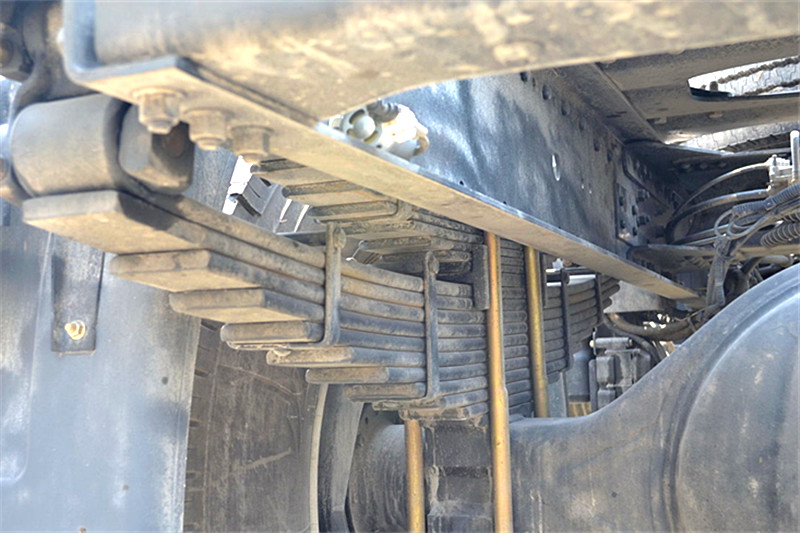 一汽解放 J6M准重卡 2013款 320马力 4X2 国四万博体育app下载入口(CA4180P63K2AXE4)