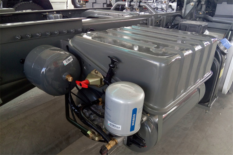 重汽王牌 W5B-H重卡 340马力 4X2 国四万博体育app下载入口(10档)(CDW4180A1T4J)