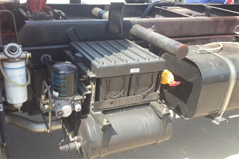 中国重汽 豪曼 130马力 4X2 3.8米 国四自卸车(ZZ3048F18DB1)