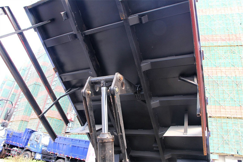 中国重汽 豪曼 130马力 3.9米 国四自卸车底盘(ZZ3128G17DB0)