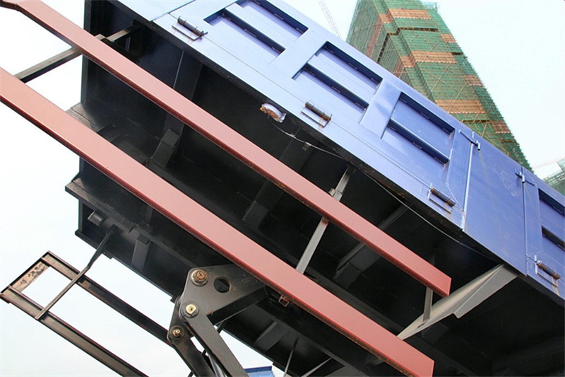 中国重汽 豪曼 130马力 3.9米 国四自卸车底盘(ZZ3128G17DB0)