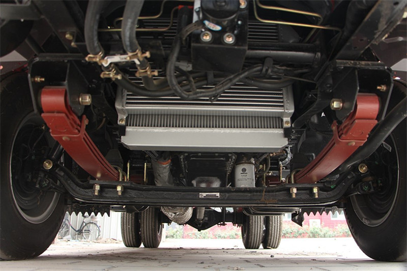 唐骏欧铃 T1系列 83马力 4X2 3.7米 国五单排厢式微卡(ZB5040XXYKDD6V)