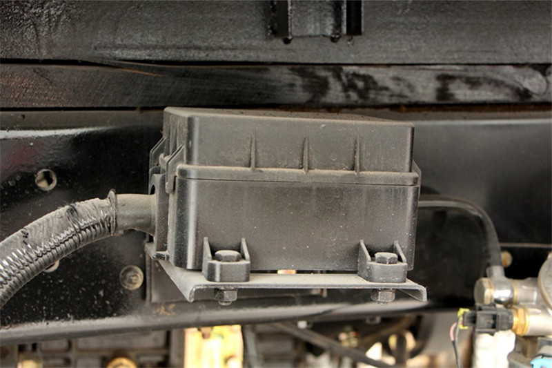 唐骏欧铃 T1系列 83马力 4X2 3.7米 国五单排厢式微卡(ZB5040XXYKDD6V)