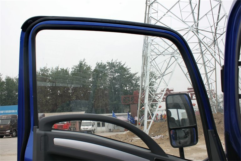 唐骏欧铃 T3系列 117马力 4.2米 4X2 国五单排栏板轻卡(ZB1040JDD6V)