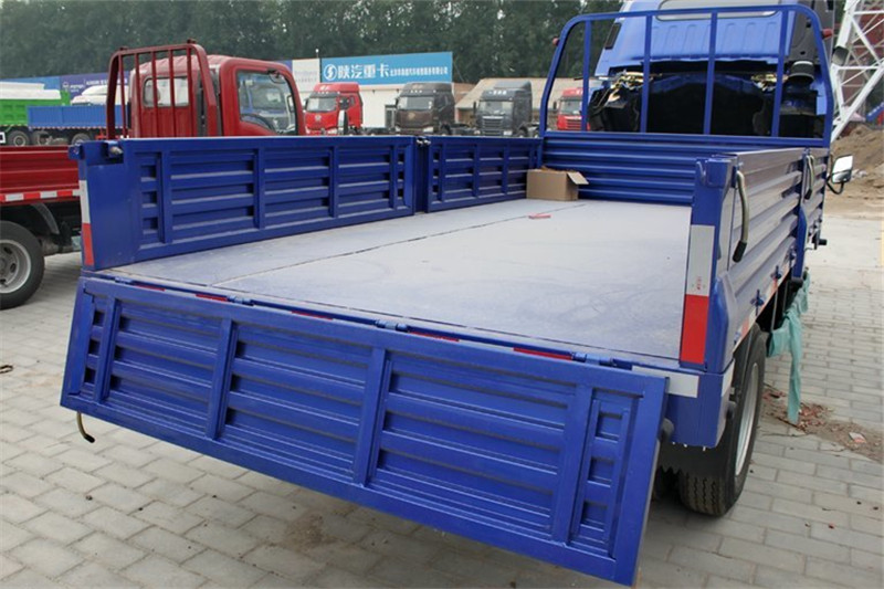 唐骏欧铃 T3系列 117马力 4.2米 4X2 国五单排栏板轻卡(ZB1040JDD6V)