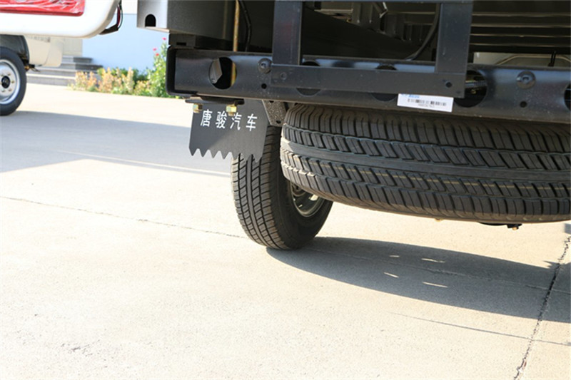 唐骏欧铃 赛菱A6 1.24L 88马力 汽油/CNG 2.56米 国四双排栏板微卡(ZB1034ASC3F)