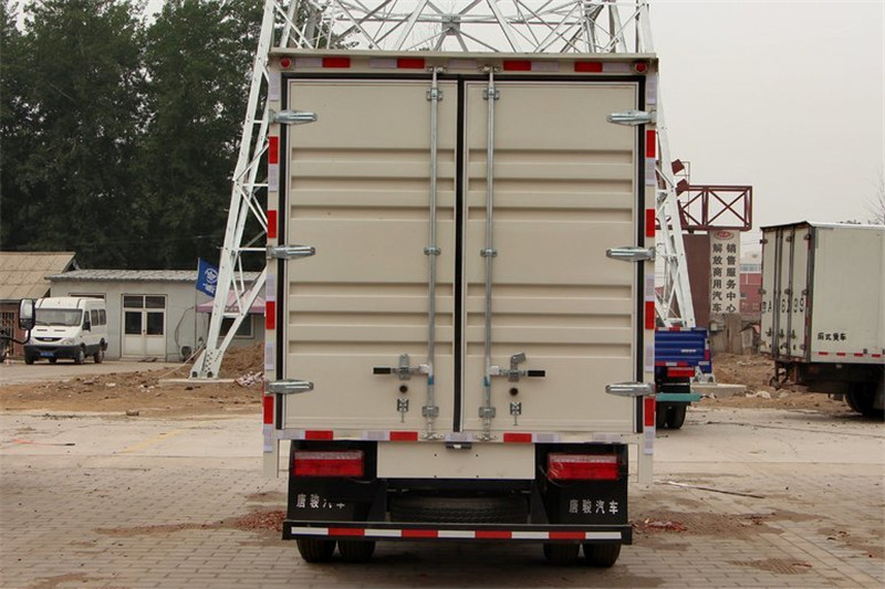 唐骏欧铃 T3系列 95马力 3.9米 4X2 国五单排厢式轻卡(ZB5041XXYJPD6V)