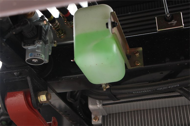 唐骏欧铃 T3系列 95马力 3.9米 4X2 国五单排厢式轻卡(ZB5041XXYJPD6V)