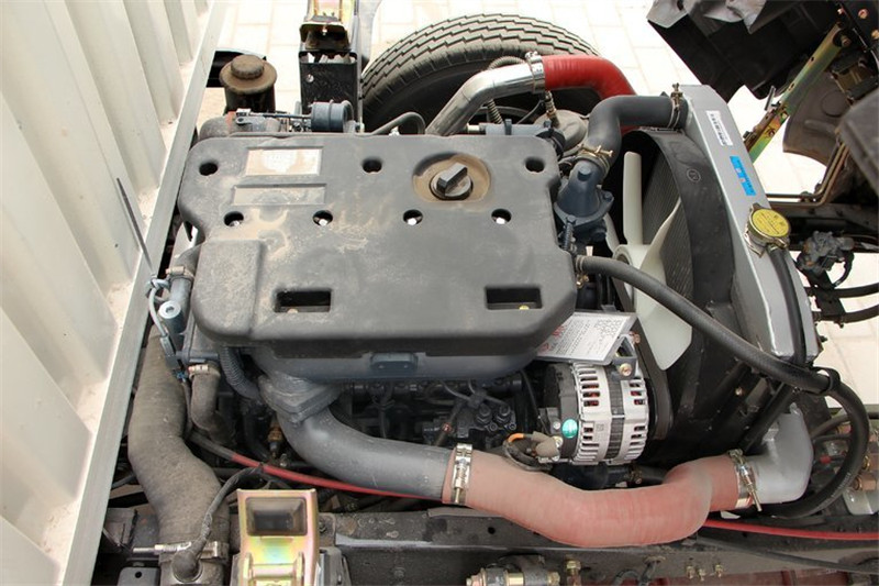 唐骏欧铃 T3系列 95马力 3.9米 4X2 国五单排厢式轻卡(ZB5041XXYJPD6V)