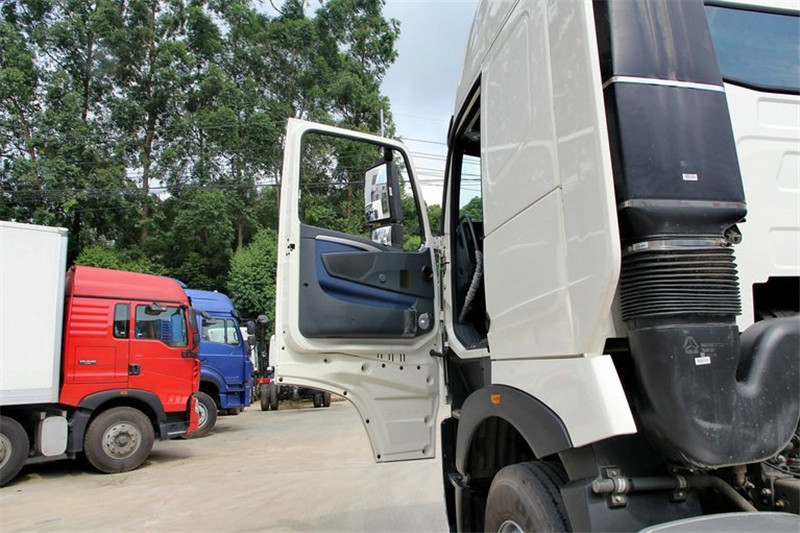 中国重汽 HOWO T7H重卡 540马力 6X4 国五万博体育app下载入口
(ZZ4257W324HE1B)
