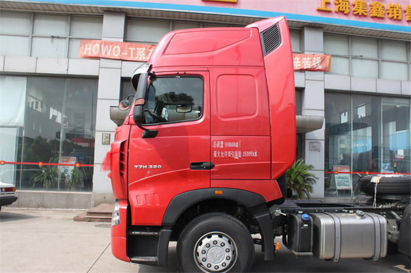 中国重汽 HOWO T7H重卡 440马力 4X2 国四危险品万博体育app下载入口
(ZZ4187V361HD1W)(高顶)