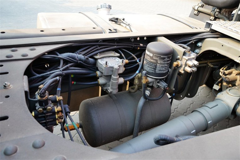 中国重汽 HOWO T7H重卡 440马力 4X2 国四万博体育app下载入口(高顶)(ZZ4187V361HD1B)