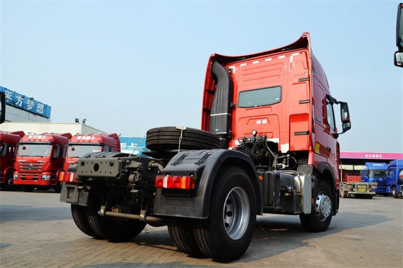 中国重汽 HOWO T7H重卡 400马力 4X2 国四危险品万博体育app下载入口(ZZ4187V361HD1W)(高顶)