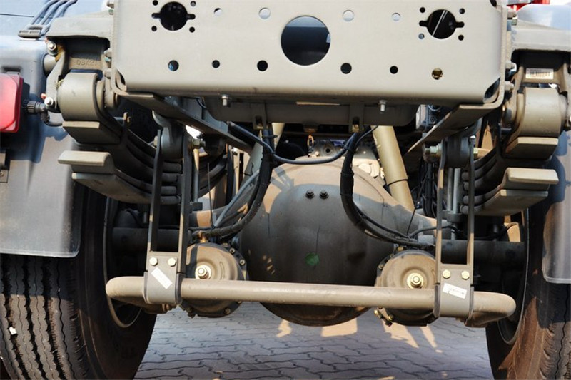 中国重汽 HOWO T7H重卡 400马力 4X2 国四危险品万博体育app下载入口(ZZ4187V361HD1W)(高顶)