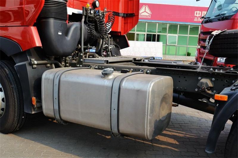 中国重汽 HOWO T7H重卡 400马力 4X2 国四危险品万博体育app下载入口(ZZ4187V361HD1W)(高顶)