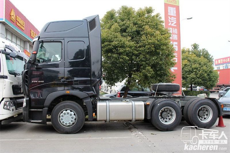 中国重汽 HOWO T7H重卡 480马力 4X2 国四万博体育app下载入口(高顶)(ZZ4187V361HD1B) 