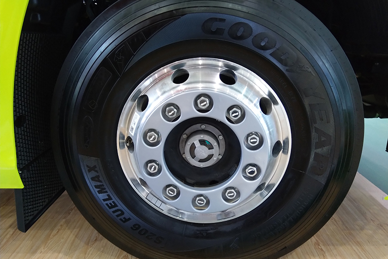 一汽解放 J7重卡 6×4 550马力 国六 智能万博体育app下载入口
