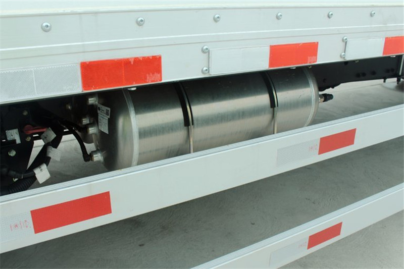 一汽解放 J6L重卡 领航版 240马力 4X2 9.7米 国五厢式载货车(CA5180XXYP62K1L7E5)