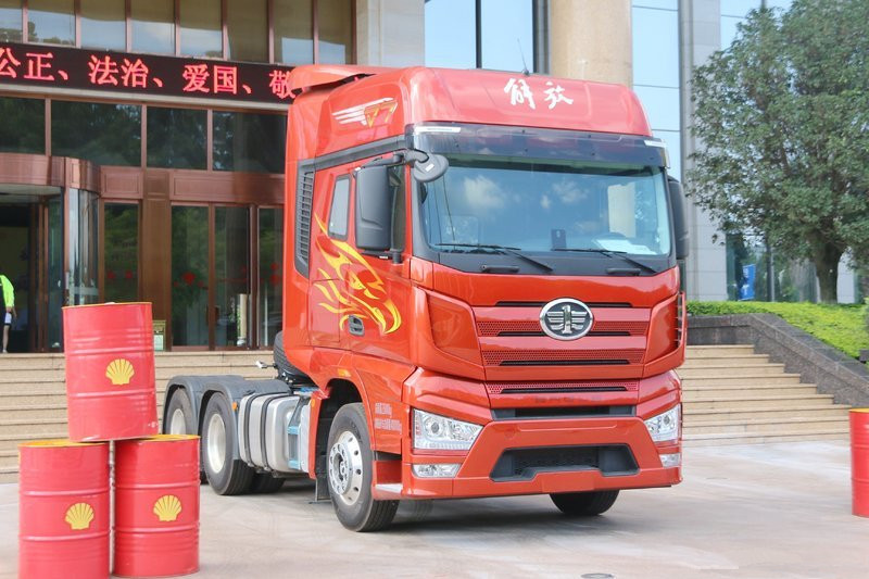 一汽解放 J7重卡 550马力 6X4 国五万博体育app下载入口(CA4250P77K25T1E5)