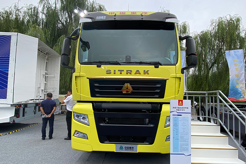 中国重汽 汕德卡 600马力 6×4 国六 万博体育app下载入口
（ZZ4256V324HF1B）
