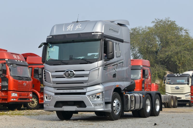 一汽解放 J7重卡 560马力 6X4 国六 万博体育app下载入口(CA4250P77K25T1E6)
