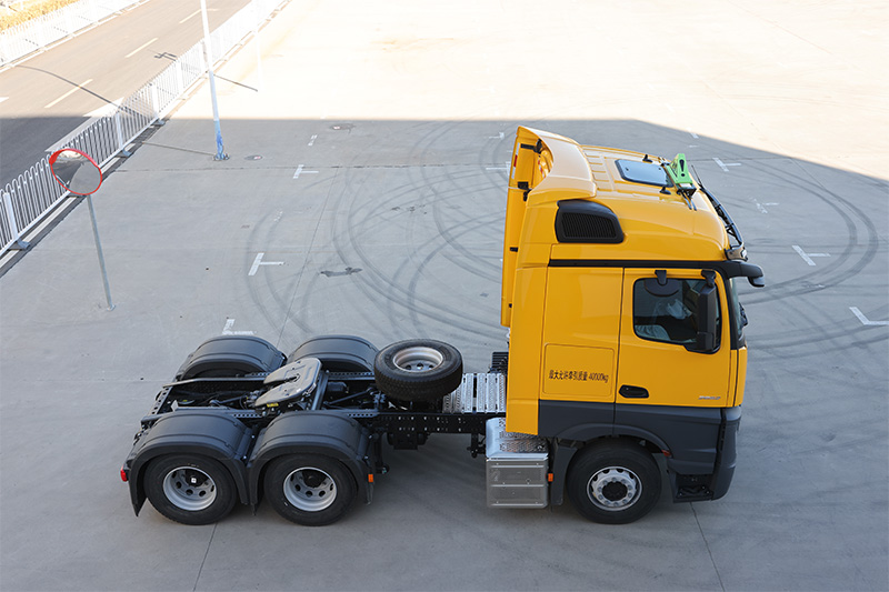 梅赛德斯-奔驰 Actros C 520马力 6×4 国六 危化品运输万博体育app下载入口