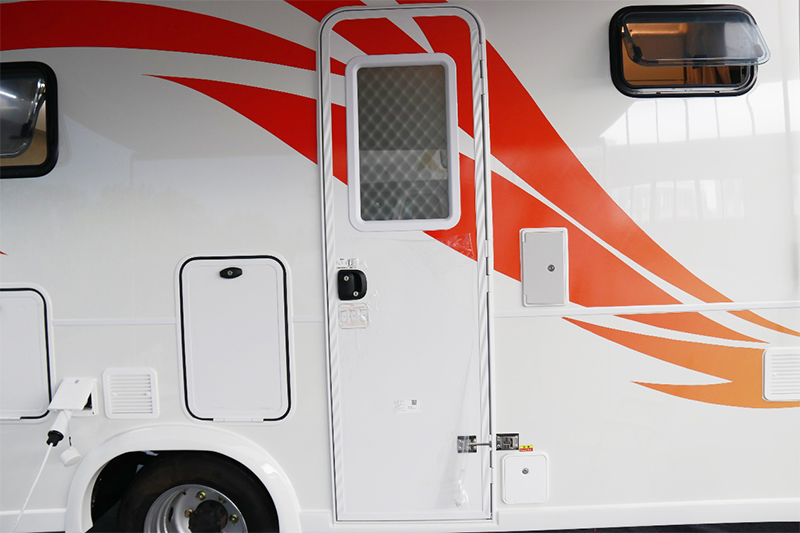 长安跨越 跨越者D5 4×2 115马力 国六 自动挡 横床 自行房车