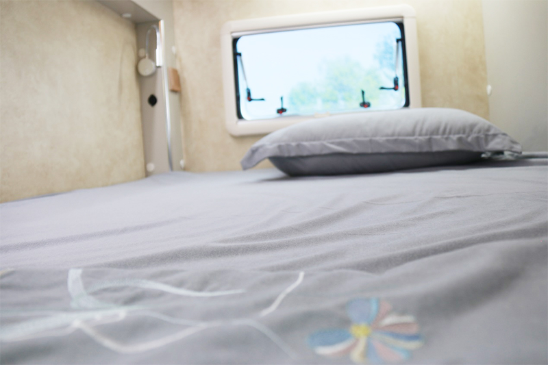 长安跨越 跨越者D5 4×2 115马力 国六 自动挡 横床 自行房车