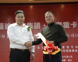 推LNG气体车 拓南疆市场--新疆迪灵杰30辆北奔LNG万博体育app下载入口
交付使用